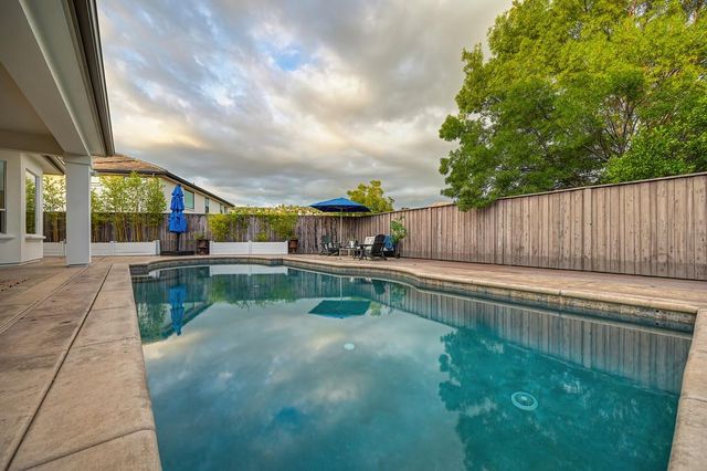 640 Russell Dr, Folsom, CA 95630