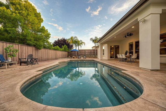 640 Russell Dr, Folsom, CA 95630