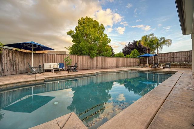 640 Russell Dr, Folsom, CA 95630
