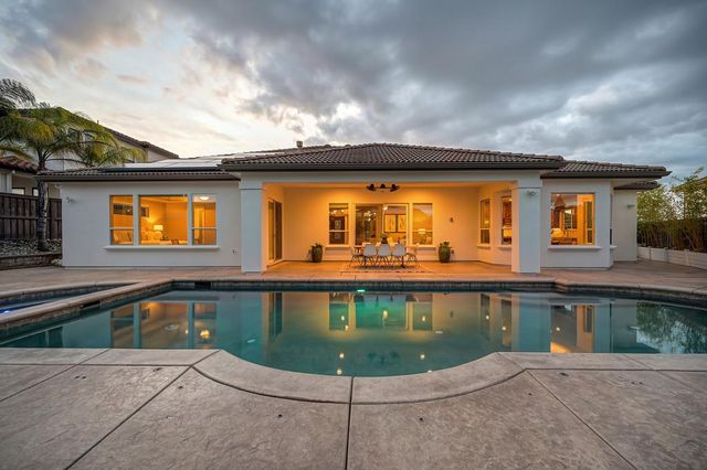 640 Russell Dr, Folsom, CA 95630