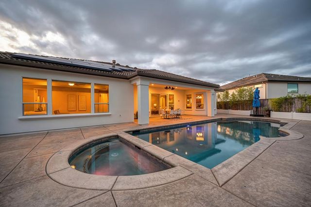 640 Russell Dr, Folsom, CA 95630