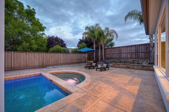 640 Russell Dr, Folsom, CA 95630
