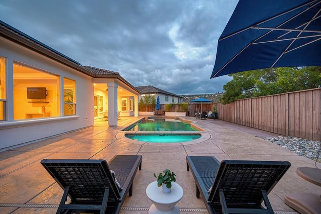 640 Russell Dr, Folsom, CA 95630