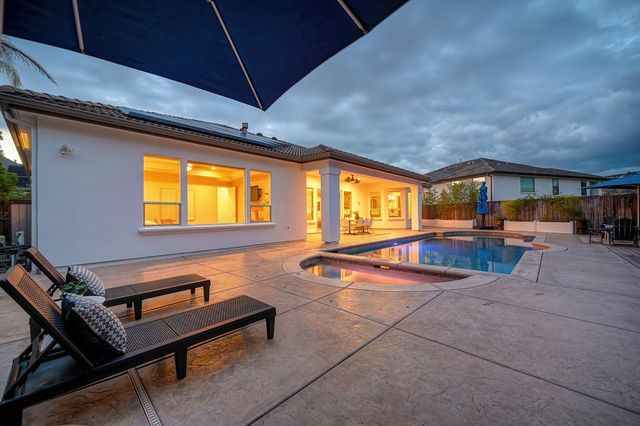 640 Russell Dr, Folsom, CA 95630