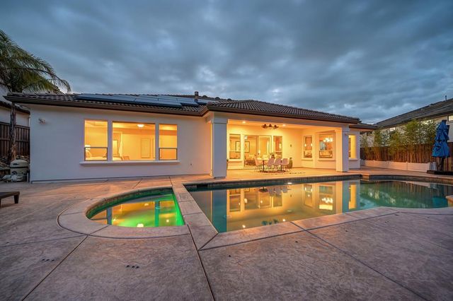 640 Russell Dr, Folsom, CA 95630