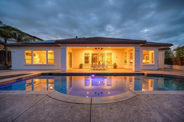 640 Russell Dr, Folsom, CA 95630