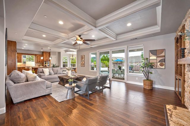 640 Russell Dr, Folsom, CA 95630