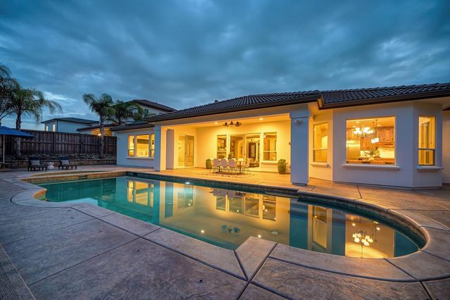 640 Russell Dr, Folsom, CA 95630