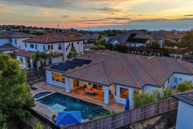 640 Russell Dr, Folsom, CA 95630
