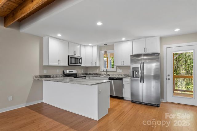 65 Moore Avenue, Asheville, NC 28806