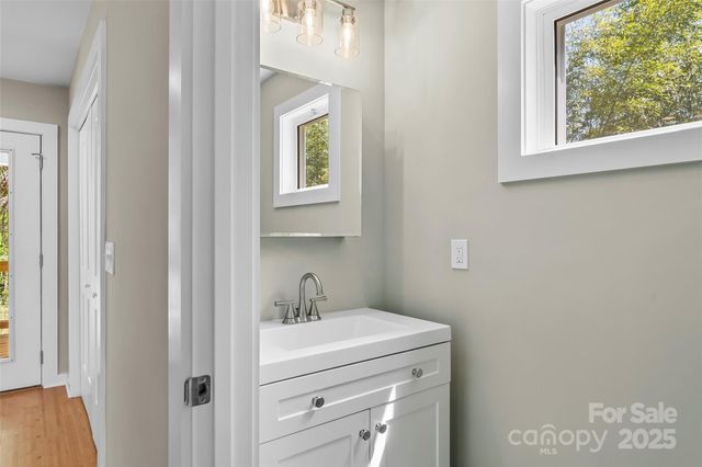 65 Moore Avenue, Asheville, NC 28806