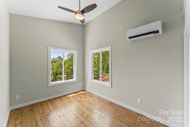 65 Moore Avenue, Asheville, NC 28806