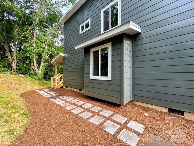 65 Moore Avenue, Asheville, NC 28806