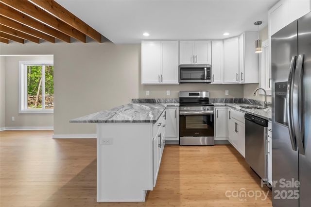 65 Moore Avenue, Asheville, NC 28806