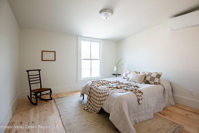 72 N N 5th Street, Hudson, NY 12534