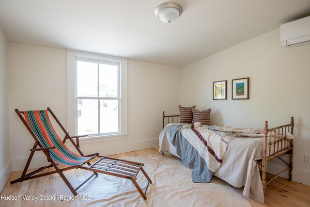 72 N N 5th Street, Hudson, NY 12534