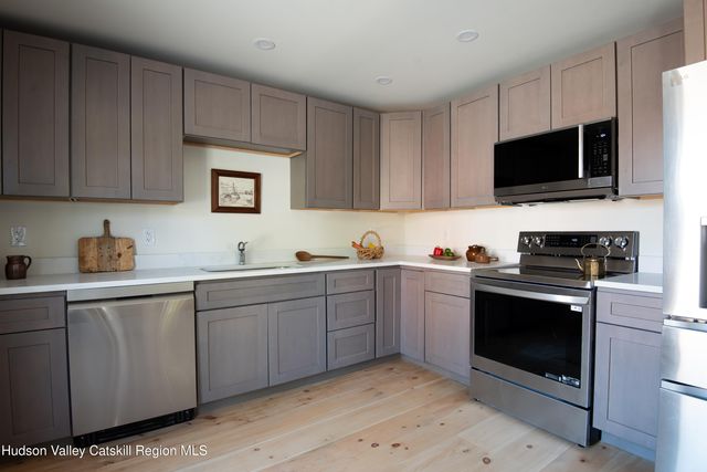 72 N N 5th Street, Hudson, NY 12534