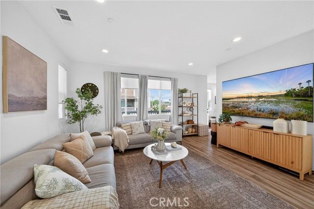 390 N Bellarose Way, Anaheim, CA 92805