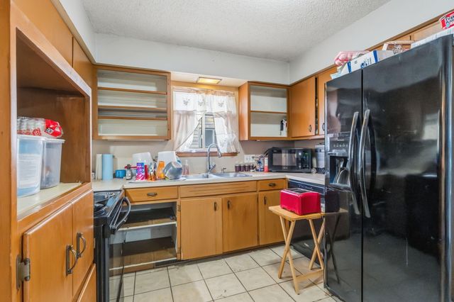 1949 S Broadway Avenue, Springfield, MO 65807