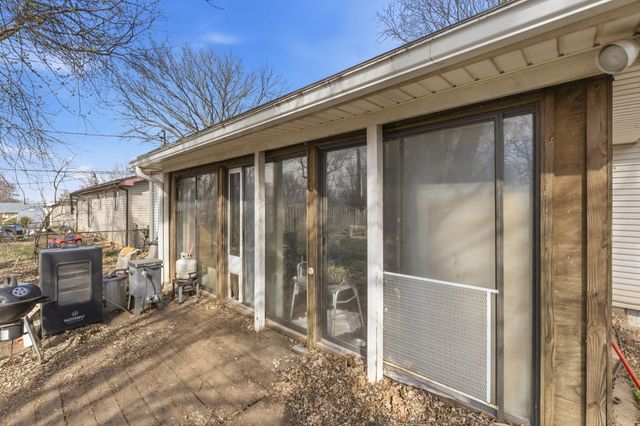 1949 S Broadway Avenue, Springfield, MO 65807