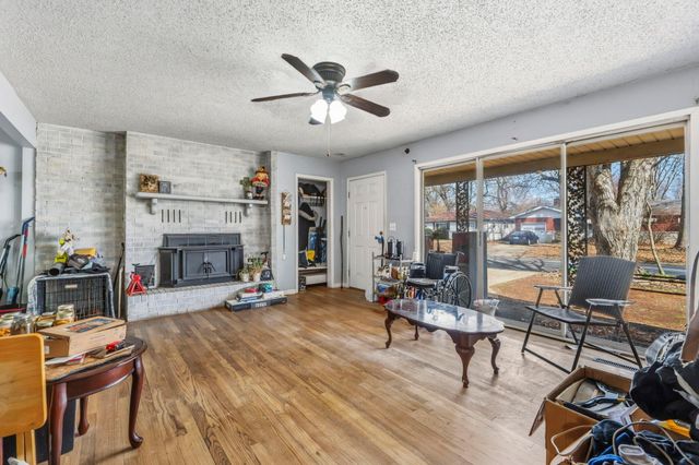 1949 S Broadway Avenue, Springfield, MO 65807