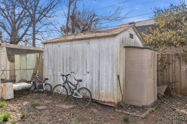 1949 S Broadway Avenue, Springfield, MO 65807