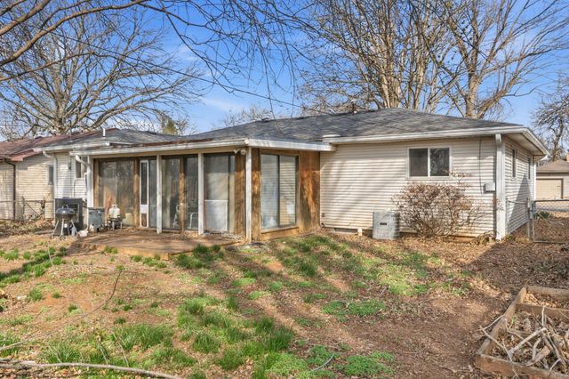 1949 S Broadway Avenue, Springfield, MO 65807