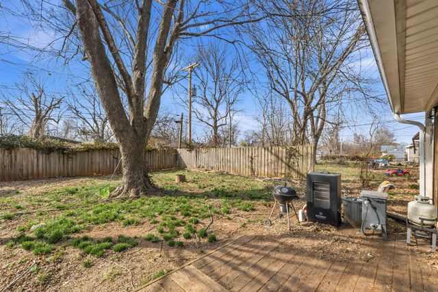 1949 S Broadway Avenue, Springfield, MO 65807