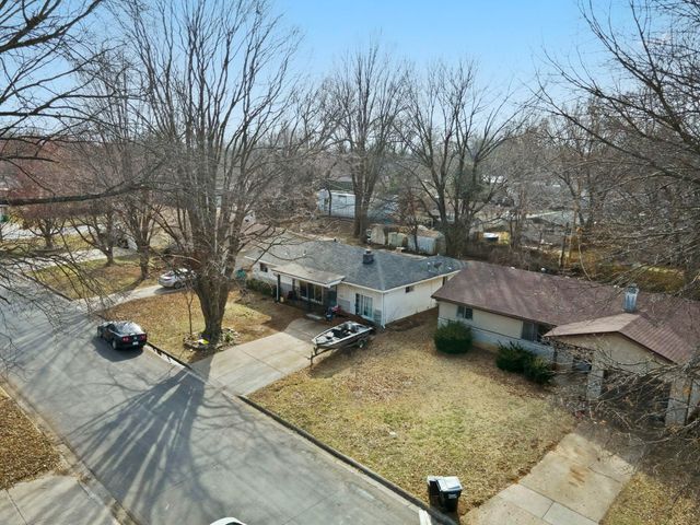 1949 S Broadway Avenue, Springfield, MO 65807