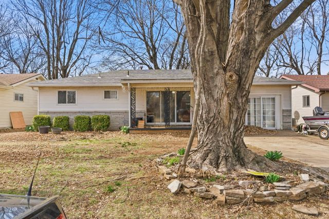 1949 S Broadway Avenue, Springfield, MO 65807