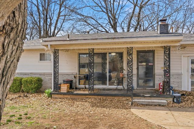 1949 S Broadway Avenue, Springfield, MO 65807