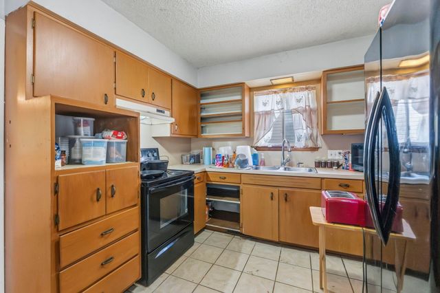 1949 S Broadway Avenue, Springfield, MO 65807