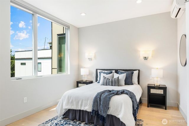 305 17th Avenue E, Seattle, WA 98112