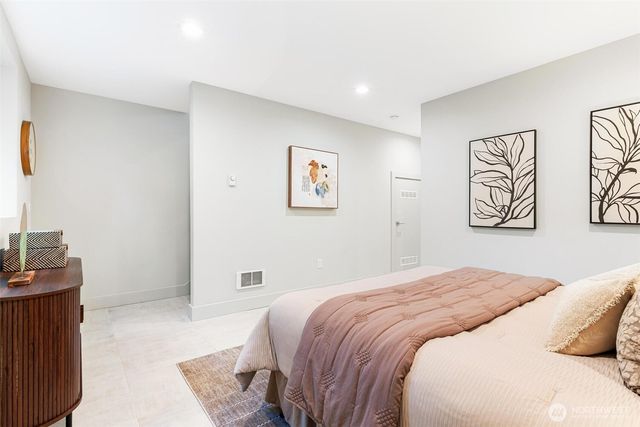 305 17th Avenue E, Seattle, WA 98112