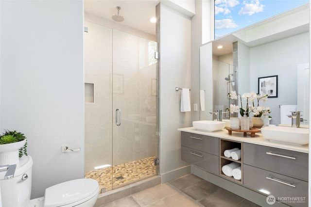 305 17th Avenue E, Seattle, WA 98112