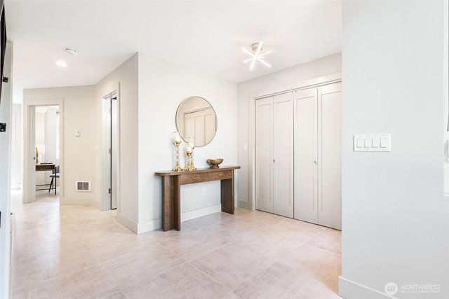 305 17th Avenue E, Seattle, WA 98112