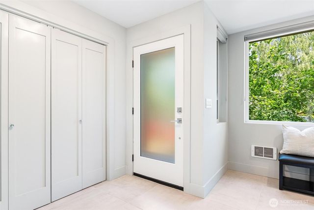 305 17th Avenue E, Seattle, WA 98112
