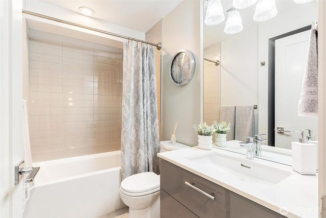 305 17th Avenue E, Seattle, WA 98112