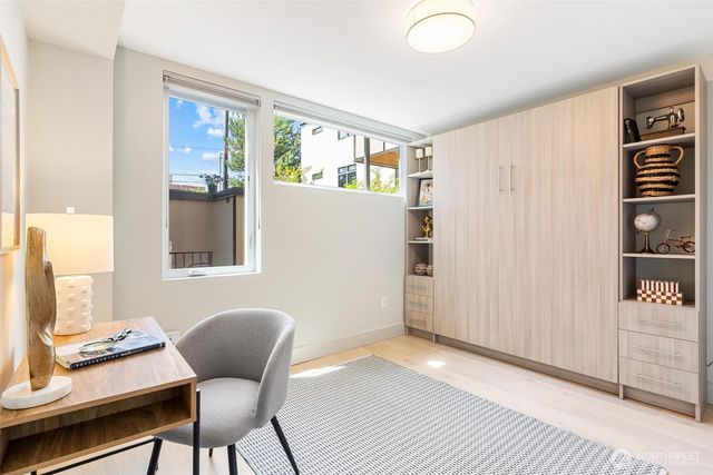 305 17th Avenue E, Seattle, WA 98112