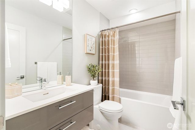 305 17th Avenue E, Seattle, WA 98112
