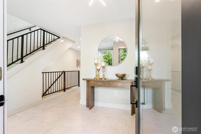 305 17th Avenue E, Seattle, WA 98112