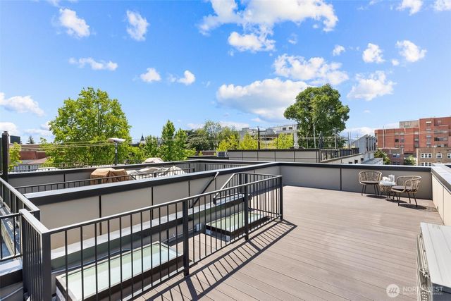 305 17th Avenue E, Seattle, WA 98112