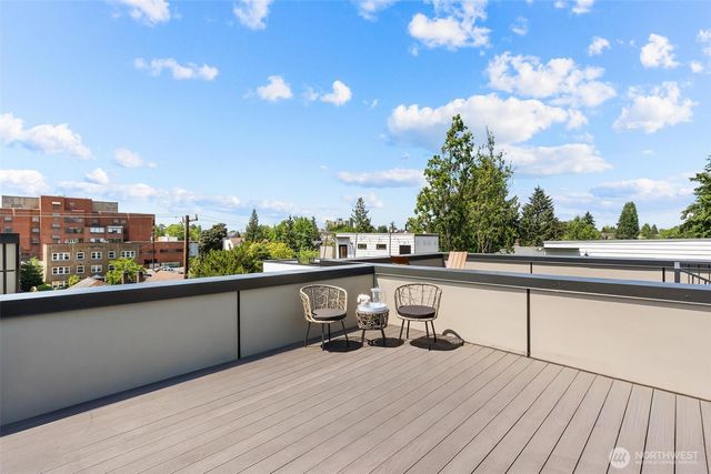 305 17th Avenue E, Seattle, WA 98112