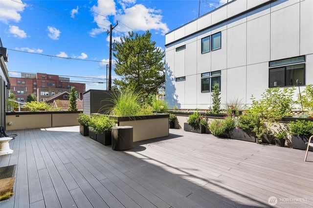 305 17th Avenue E, Seattle, WA 98112