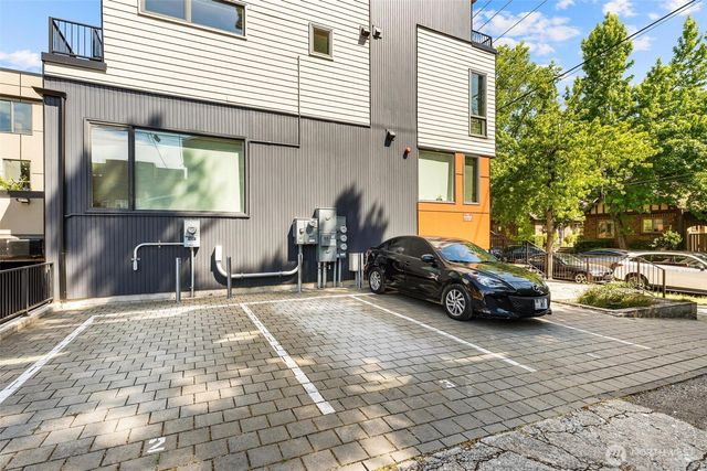 305 17th Avenue E, Seattle, WA 98112