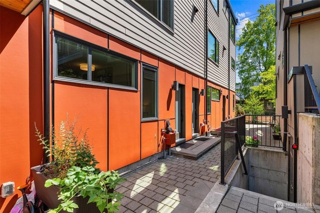 305 17th Avenue E, Seattle, WA 98112