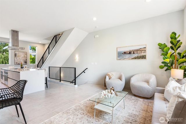 305 17th Avenue E, Seattle, WA 98112