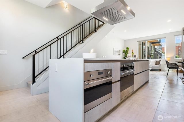 305 17th Avenue E, Seattle, WA 98112