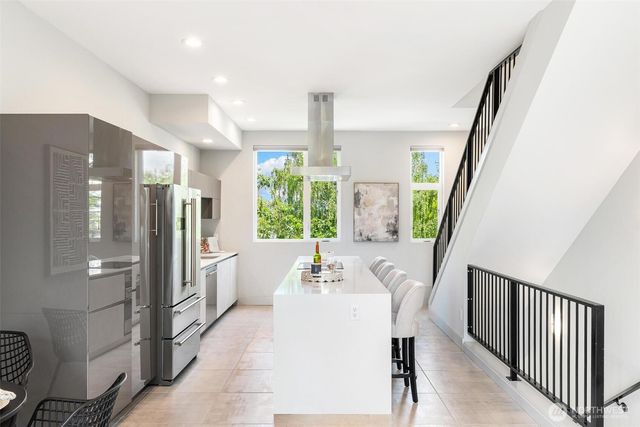 305 17th Avenue E, Seattle, WA 98112