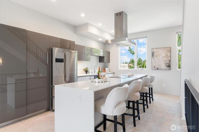 305 17th Avenue E, Seattle, WA 98112